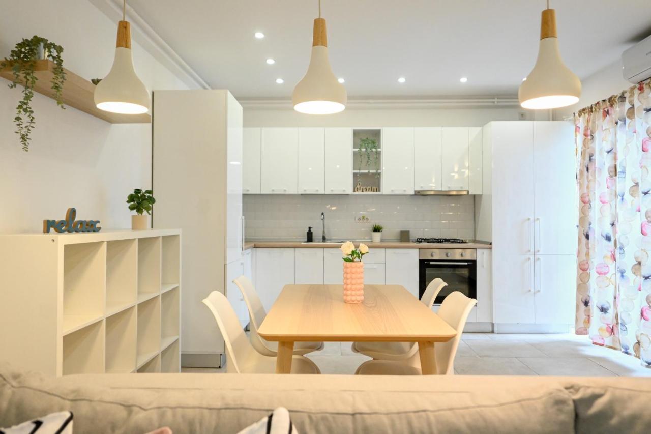 Splendid 2Br Apartment With Breathtaking Views Of Casa Poporului بوخارست المظهر الخارجي الصورة